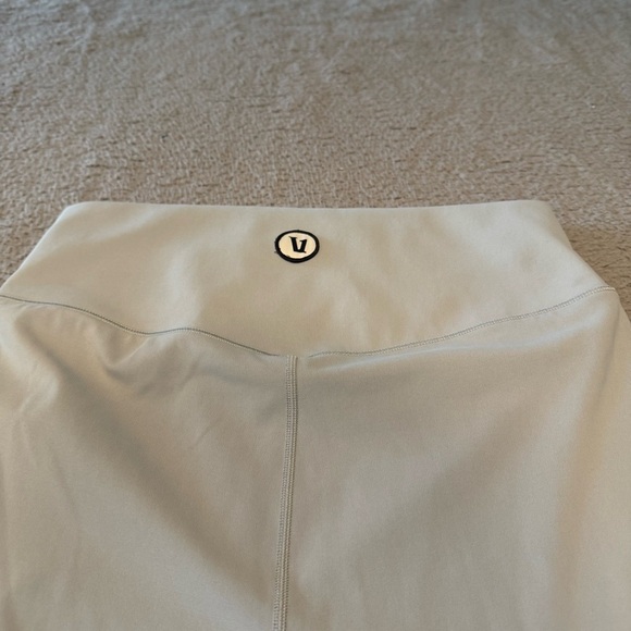 VUORI Chilled Out Performance Leggings Color: Chalk Blue Size Large VW4028 - Picture 4 of 12